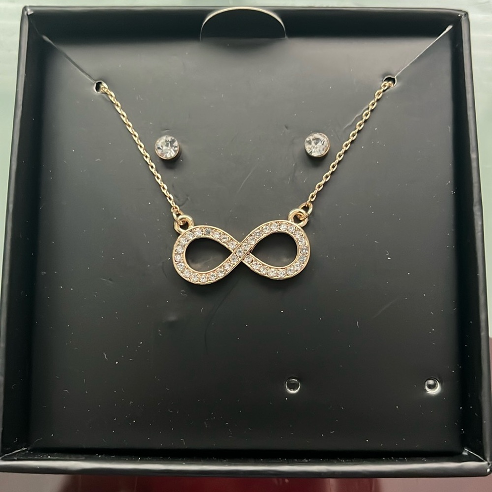 Infinity necklace with matching earrings